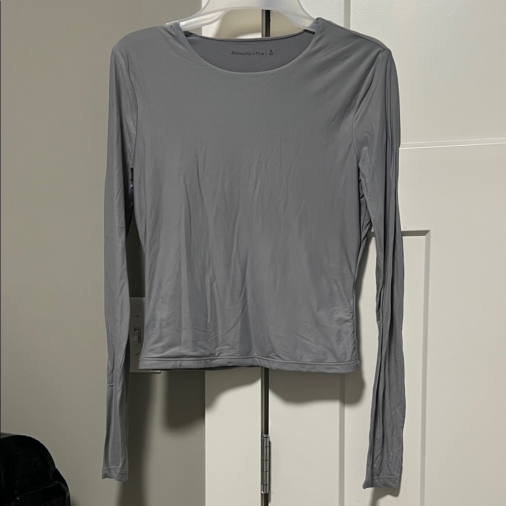 Abercrombie & Fitch Gray Long Sleeve Tee